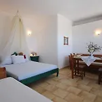 Vrachia & Hotel 2*