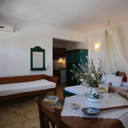 Vrachia & Hotel Koloumpos